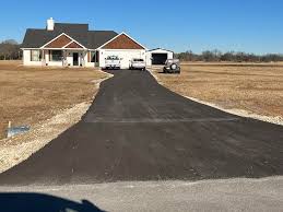 Best Asphalt Driveway Installation  in Floresville, TX